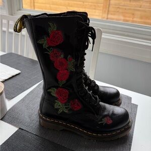 Dr. Martens- High leg with floral embroidery- size 9- great condition